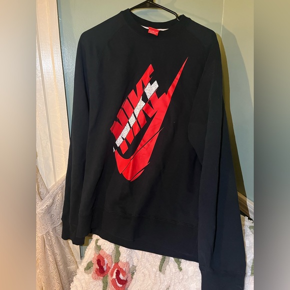 Nike Black Crewneck with Red Accents - Picture 1 of 3